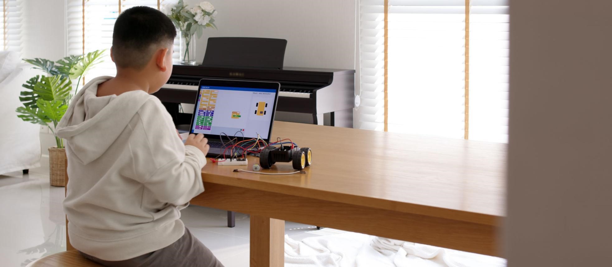 Live online robotics training